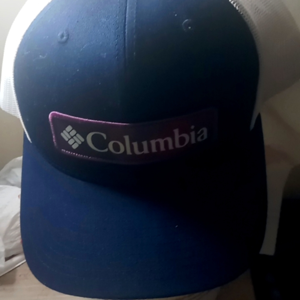 Coulmbia hat